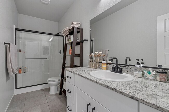 Building Photo - GORGEOUS TOWNHOME BUILT IN 2020 LOCATED IN A GATED COMMUNITY!