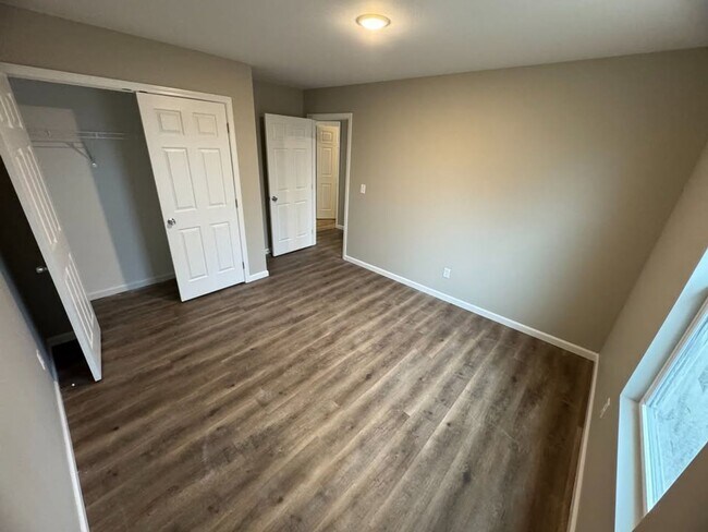Building Photo - 2 bed, 1 bath Apartment