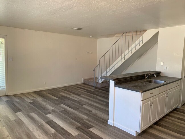 Building Photo - Great Condo in Antioch!