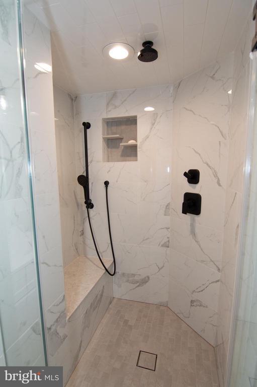 Building Photo - 404 Talahi Rd SE