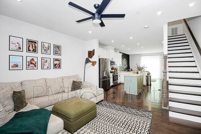 Building Photo - 256 Parkwood Ave