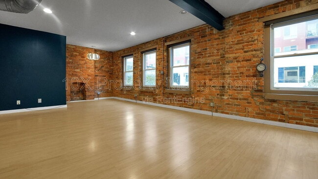 Building Photo - 978 N High St