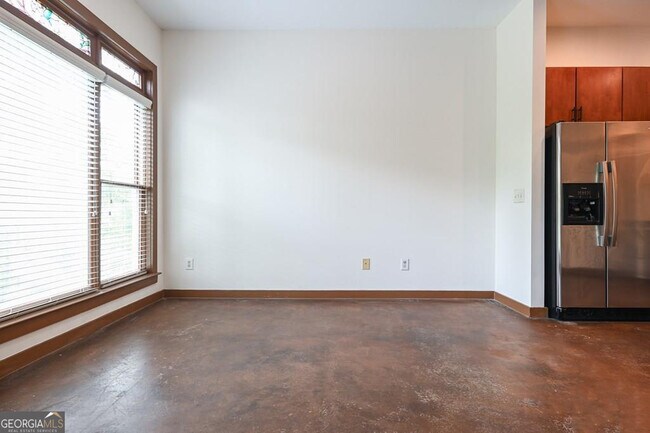 Building Photo - 250 Martha Dr