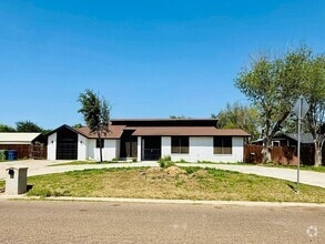 Building Photo - 907 Sandy Ln