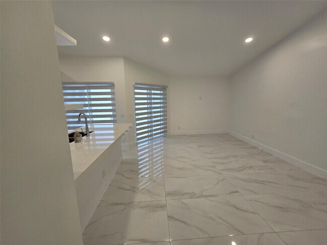 Building Photo - 1303 Seagrape Cir