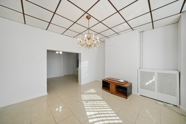 Building Photo - 222 47th St