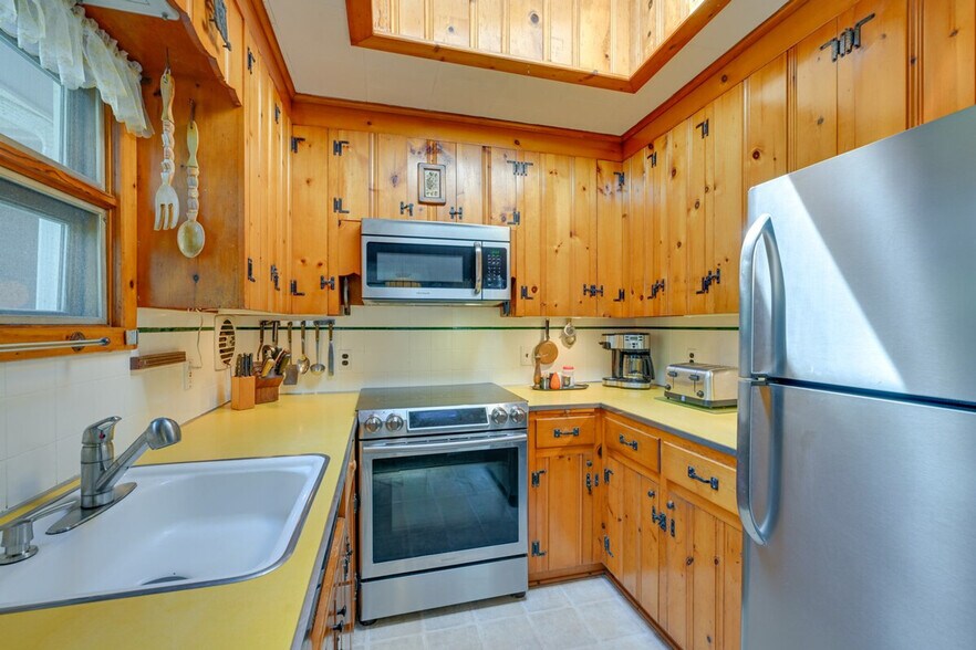 Building Photo - 1955 Haywaters Rd