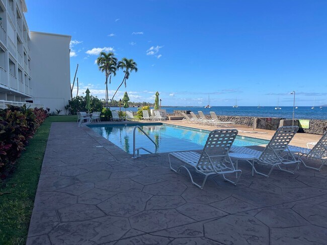 Building Photo - Lahaina Roads Oceanfront One Bedroom