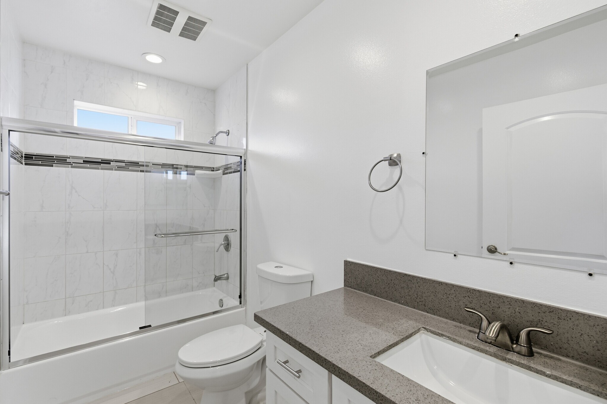 Building Photo - 5646 Lexington Ave