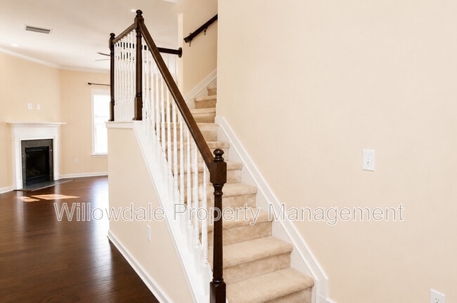 Building Photo - 2132 Chipley Dr