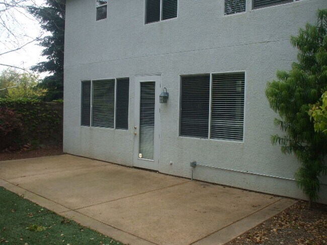Building Photo - Swan Lake - Gated in Granite Bay