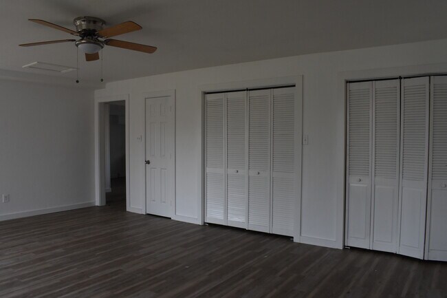 Building Photo - 108 E Kirby Ave