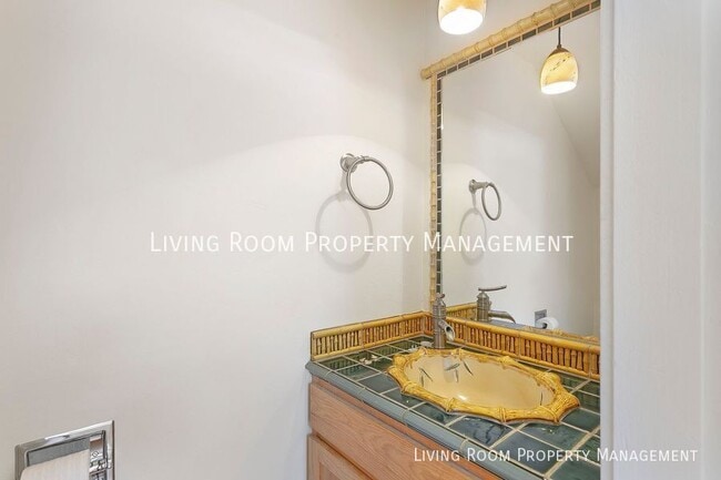 Building Photo - 6429 N Delaware Ave