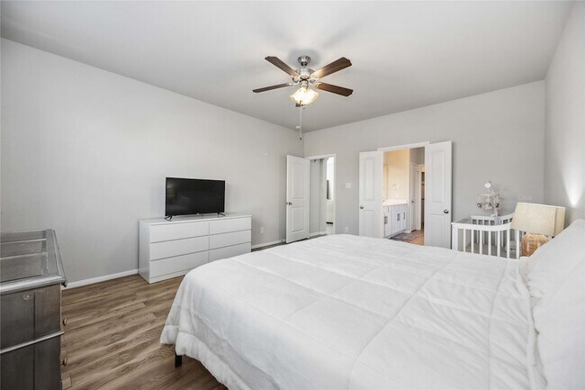 Building Photo - 5914 Prince Pl Dr