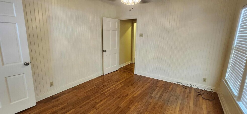 Building Photo - 409 Sunny Ln