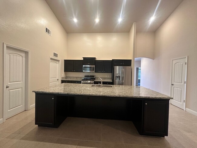 Building Photo - Must see this immaculate home!!!