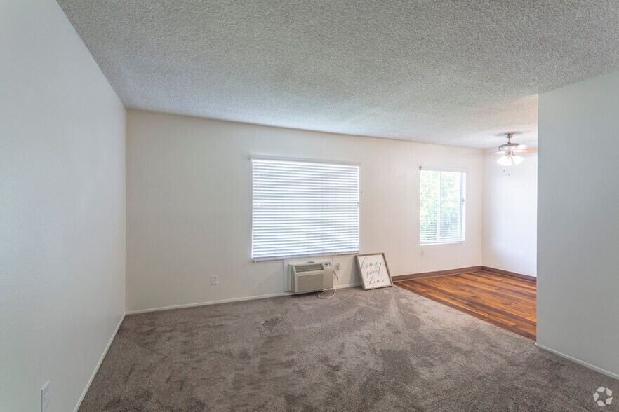2 BR, 1 BA - 900 SF - The Courtyards *$500 Off *
