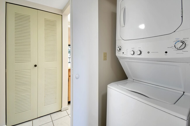 Building Photo - 38 Tarragona Ct