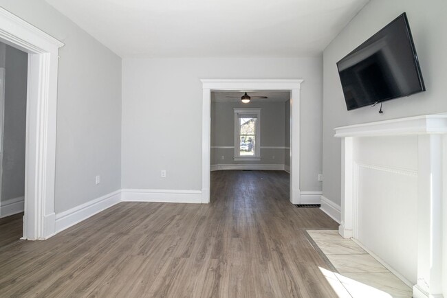 Building Photo - 418 E 17th Ave