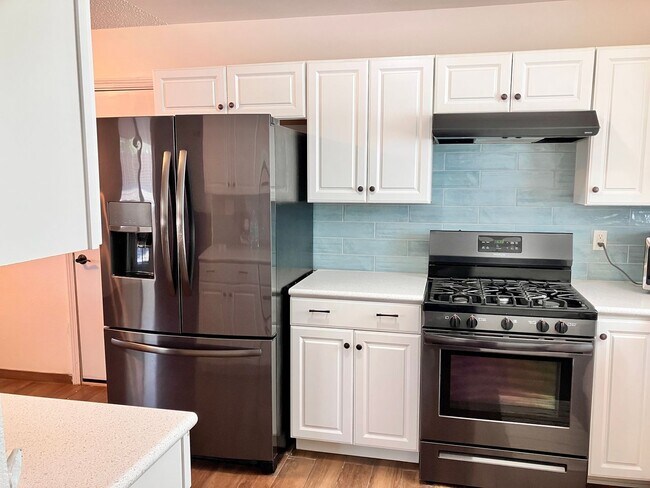 Building Photo - Newly Renovated Close to Intel