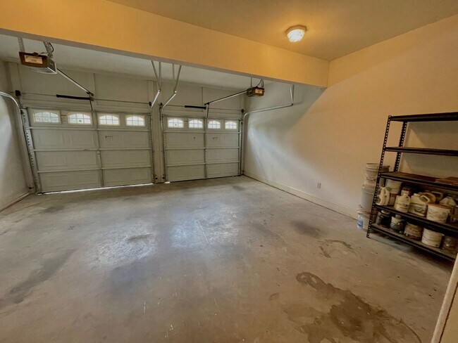Building Photo - Spacious Home in Solamere with basement