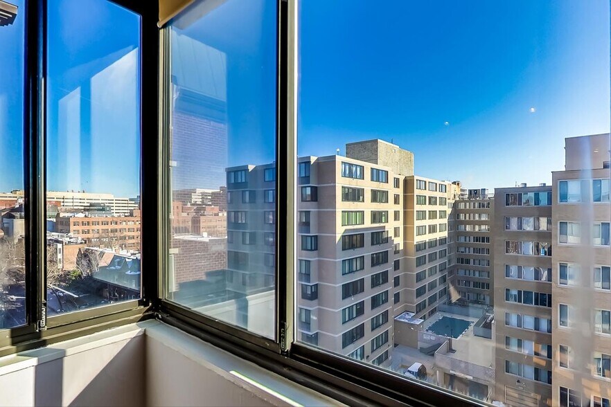 Building Photo - 522 21st St NW