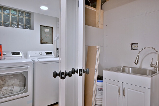 Building Photo - 7324 N Bell Ave