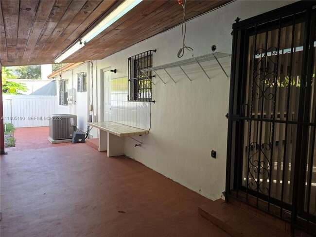 Building Photo - 2231 SW 14th St