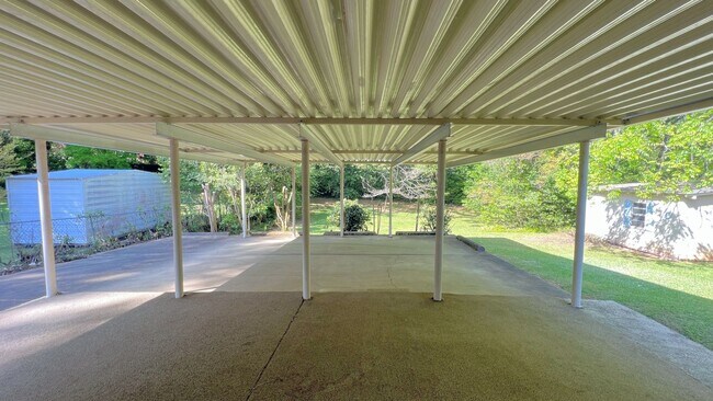 Building Photo - 3-Bedroom with so much to offer !