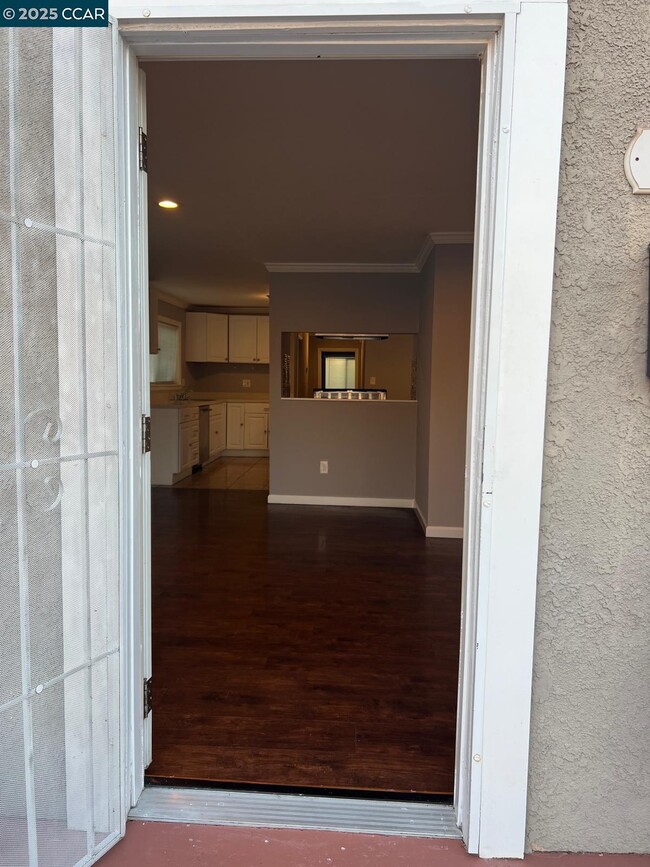 Building Photo - 205 Curry Ave