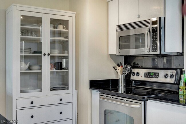 Building Photo - 29 Montelago Blvd