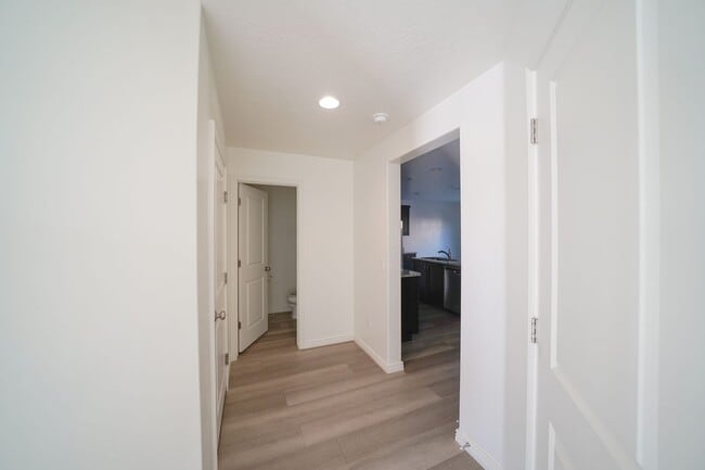 Building Photo - Spacious Townhome for Rent – Prime Location!