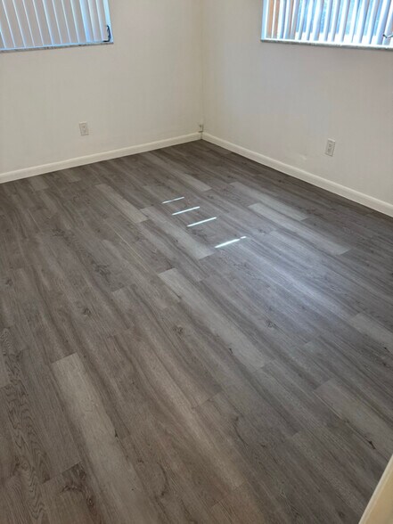 Building Photo - 325 N Lochview Terrace