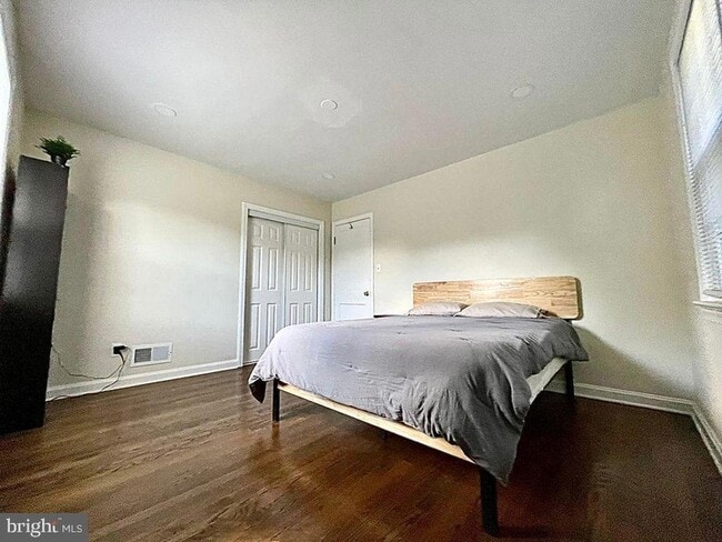 Building Photo - 5901 Middleton Ln