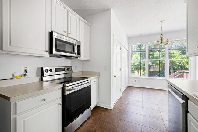 Building Photo - 707 Southshore Pkwy