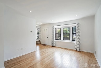 Building Photo - 804 Timber Oaks Rd