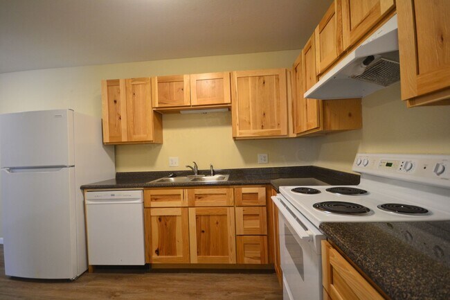 Building Photo - Marshfield Apartments