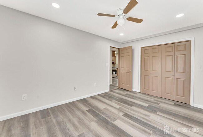 Building Photo - 601 Ridgeway Ave