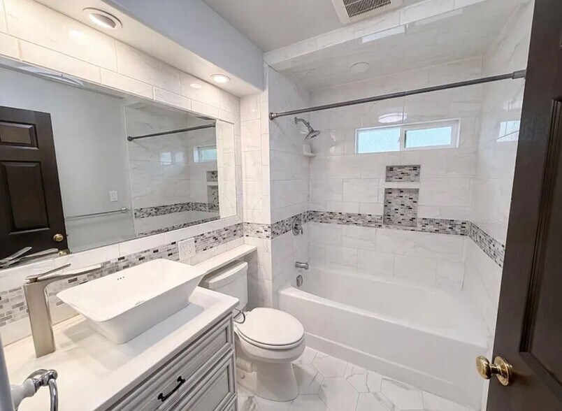 Building Photo - 231 22nd St