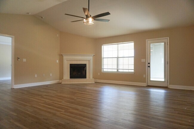 Building Photo - 141 Bronze Cir