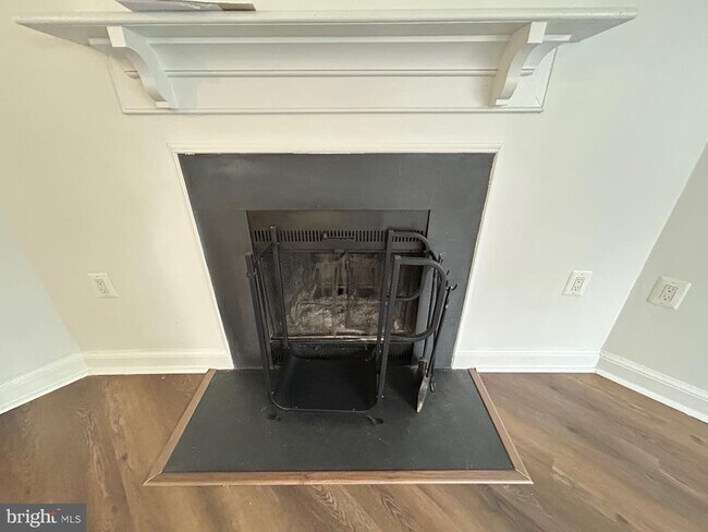 Building Photo - 3815 Davis Pl NW