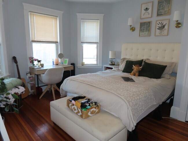 Building Photo - 247 Boston St