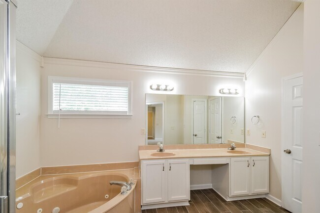 Building Photo - 5530 Millers Glen Ln