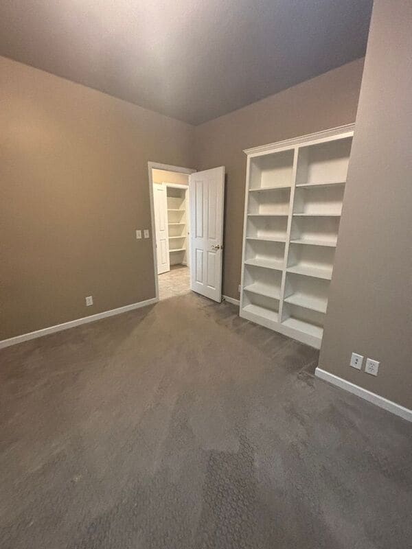 Building Photo - 2069 Lake Wind Dr