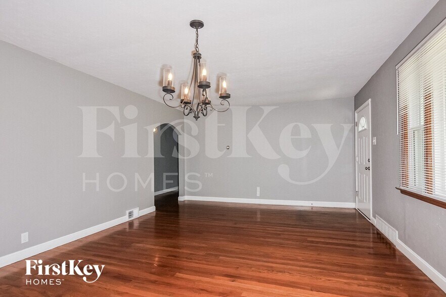 Building Photo - 2 Valley Rd