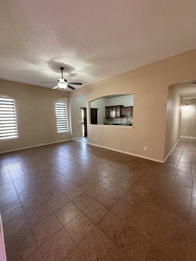 Building Photo - 14345 Desert Sage Dr