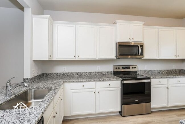 Building Photo - 10406 Sweetwater Creek Dr