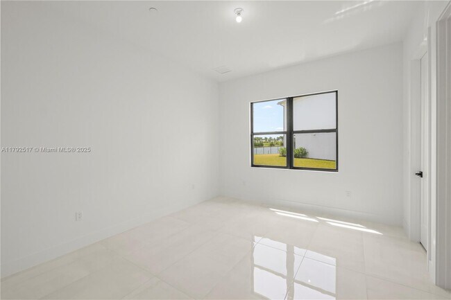 Building Photo - 12865 Wingspan Ct