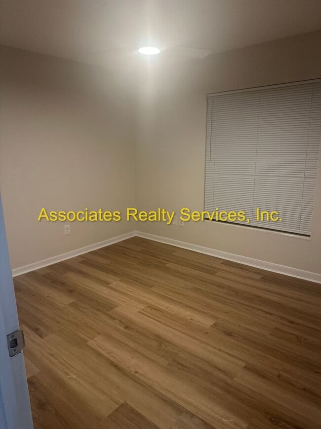 Building Photo - Remodeled 4BD/2BA Home with Den in Northwood!