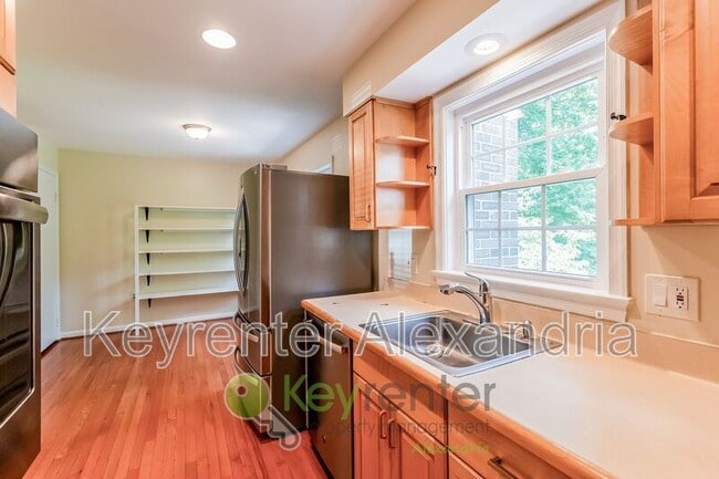 Building Photo - 8239 Dr Craik Ct